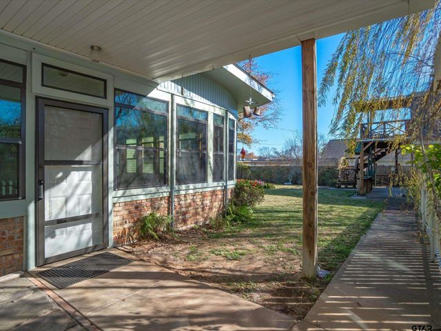 201 S Beech, Winnsboro, TX 75494