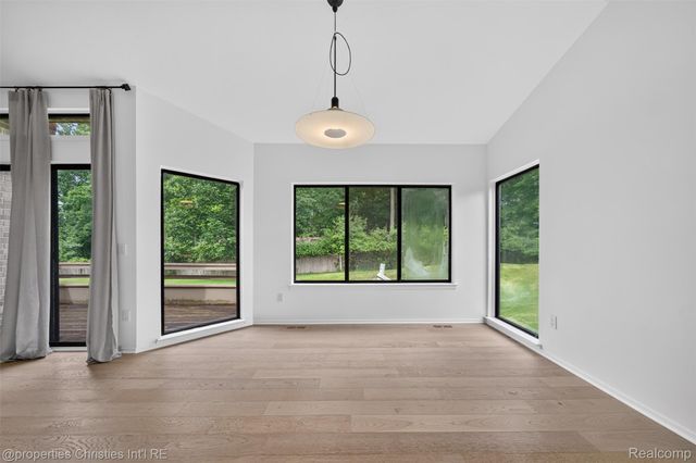 29433 W Chanticleer Drive 73, Southfield, MI 48034