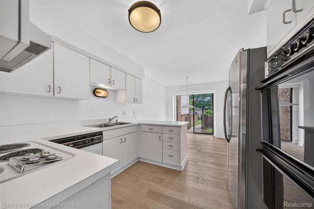 29433 W Chanticleer Drive 73, Southfield, MI 48034