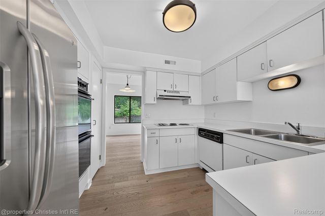 29433 W Chanticleer Drive 73, Southfield, MI 48034