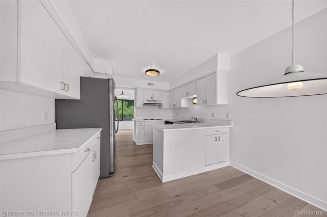 29433 W Chanticleer Drive 73, Southfield, MI 48034