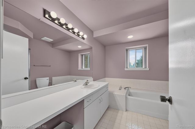 29433 W Chanticleer Drive 73, Southfield, MI 48034