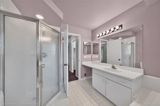 29433 W Chanticleer Drive 73, Southfield, MI 48034