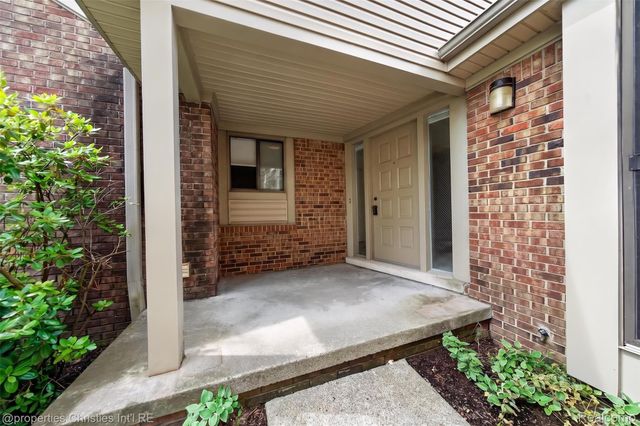 29433 W Chanticleer Drive 73, Southfield, MI 48034