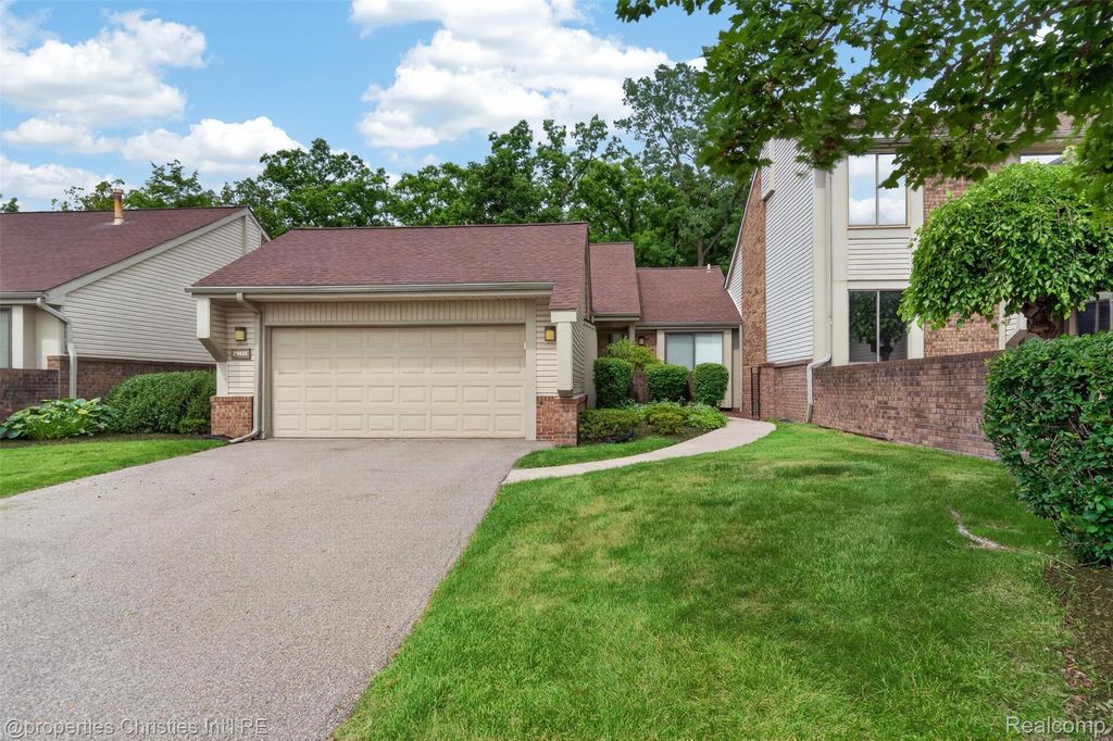 29433 W Chanticleer Drive 73, Southfield, MI 48034