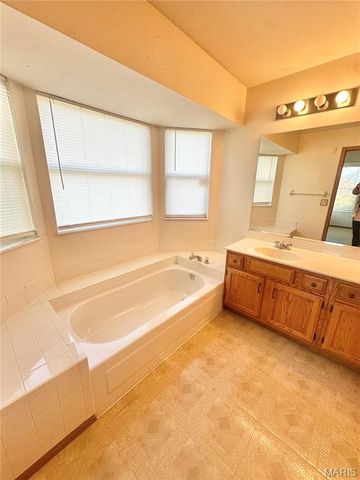 3865 Kentucky Derby Drive, Florissant, MO 63034