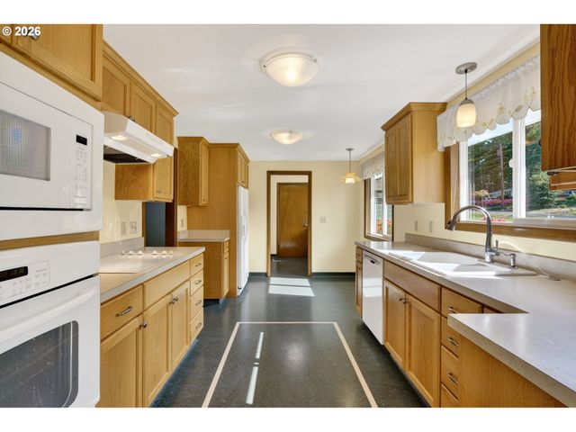 1685 Sw 87TH Ave, Portland, OR 97225