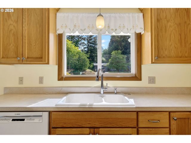 1685 Sw 87TH Ave, Portland, OR 97225