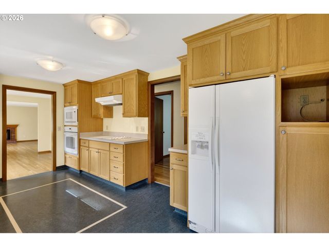 1685 Sw 87TH Ave, Portland, OR 97225