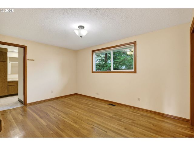 1685 Sw 87TH Ave, Portland, OR 97225