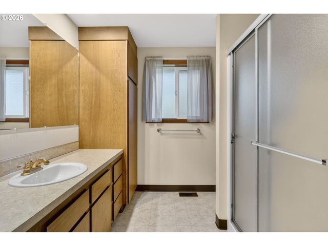 1685 Sw 87TH Ave, Portland, OR 97225