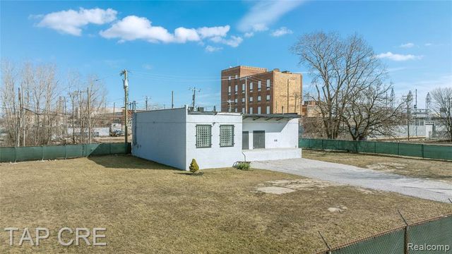 6474 Russell Street, Detroit, MI 48211
