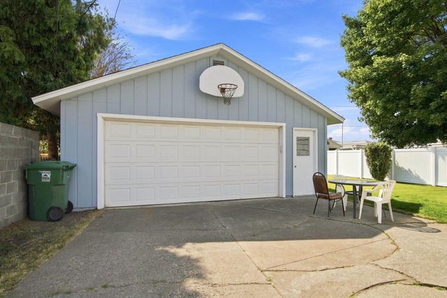 2710 E Hoffman Ave, Spokane, WA 99207