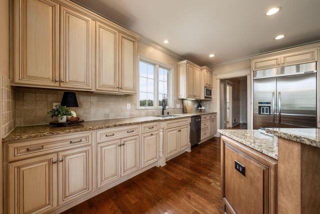 2444 Woodland Glen Drive, Powell, OH 43065