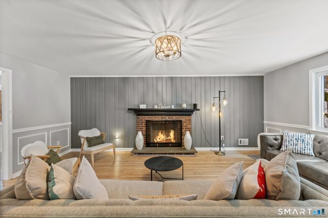 299 Redding Road, Redding, CT 06896