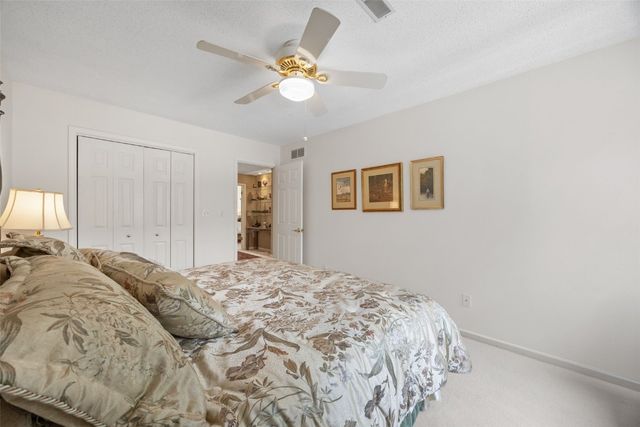 13 South View Drive NE, Iowa City, IA 52240