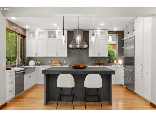 2817 Ne HAMBLET St, Portland, OR 97212