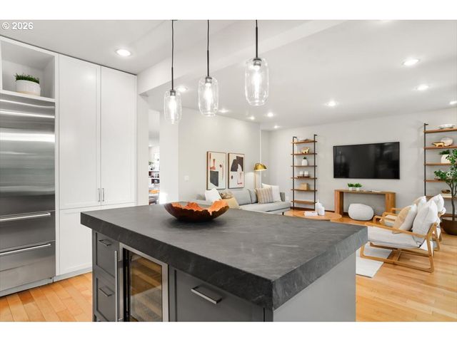 2817 Ne HAMBLET St, Portland, OR 97212