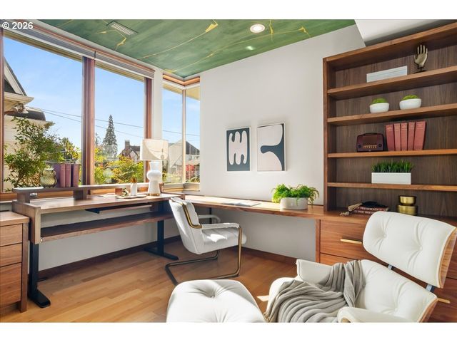 2817 Ne HAMBLET St, Portland, OR 97212