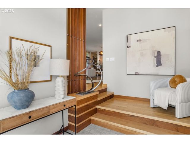 2817 Ne HAMBLET St, Portland, OR 97212