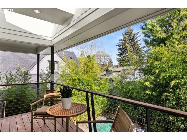 2817 Ne HAMBLET St, Portland, OR 97212