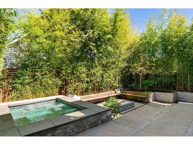 2817 Ne HAMBLET St, Portland, OR 97212