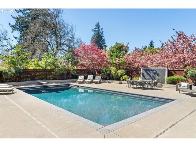 2817 Ne HAMBLET St, Portland, OR 97212