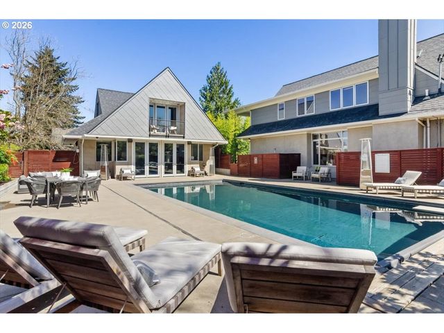 2817 Ne HAMBLET St, Portland, OR 97212