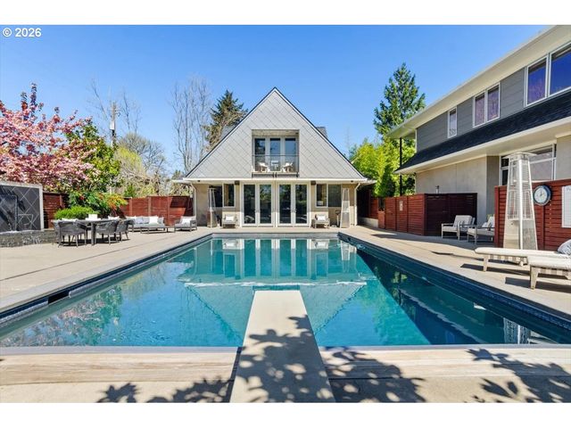 2817 Ne HAMBLET St, Portland, OR 97212
