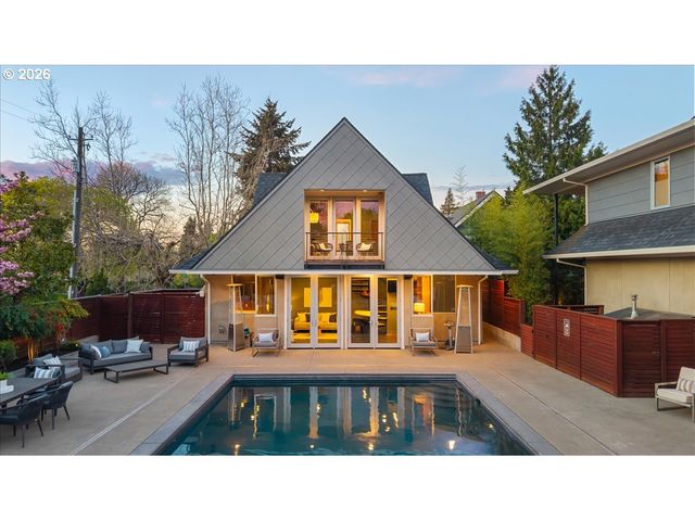 2817 Ne HAMBLET St, Portland, OR 97212