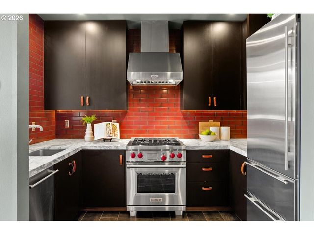 2817 Ne HAMBLET St, Portland, OR 97212