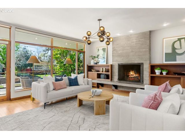 2817 Ne HAMBLET St, Portland, OR 97212