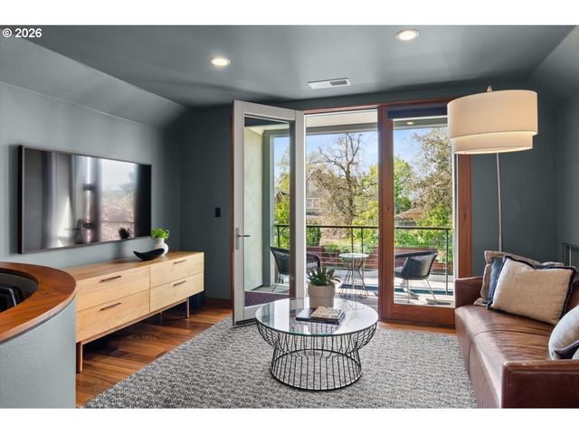 2817 Ne HAMBLET St, Portland, OR 97212
