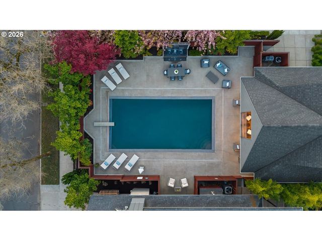 2817 Ne HAMBLET St, Portland, OR 97212