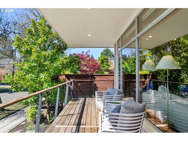 2817 Ne HAMBLET St, Portland, OR 97212