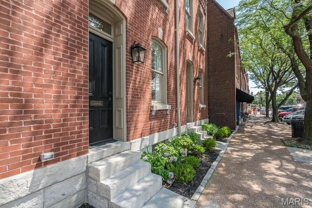 2016 S 12th Street, St Louis, MO 63104