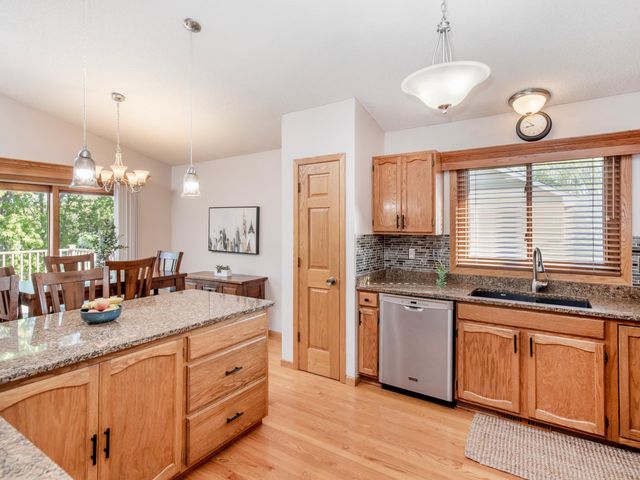 1372 Granite Lane N, Oakdale, MN 55128