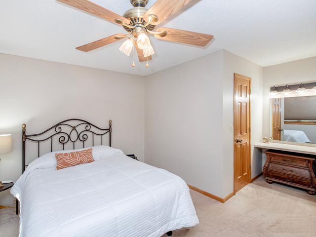 1372 Granite Lane N, Oakdale, MN 55128