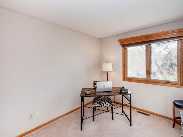 1372 Granite Lane N, Oakdale, MN 55128