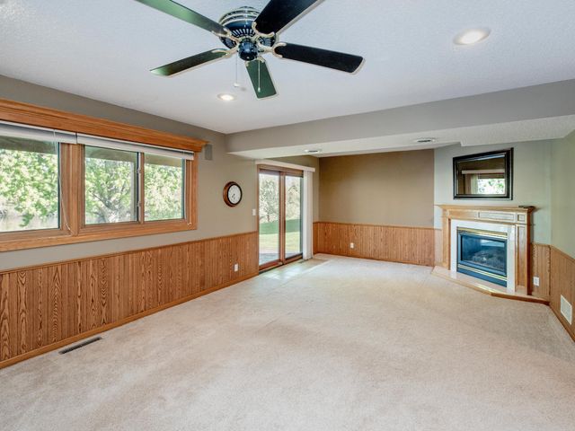 1372 Granite Lane N, Oakdale, MN 55128