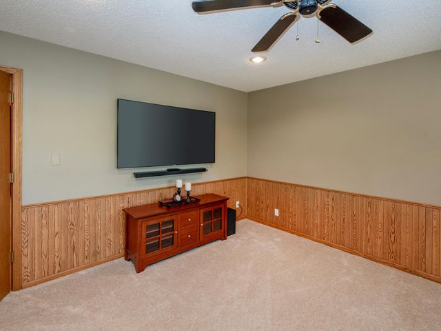 1372 Granite Lane N, Oakdale, MN 55128