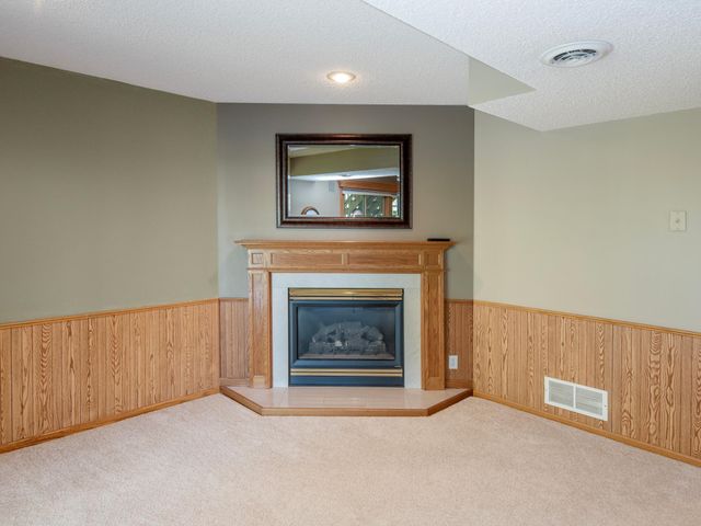 1372 Granite Lane N, Oakdale, MN 55128