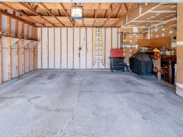 1372 Granite Lane N, Oakdale, MN 55128