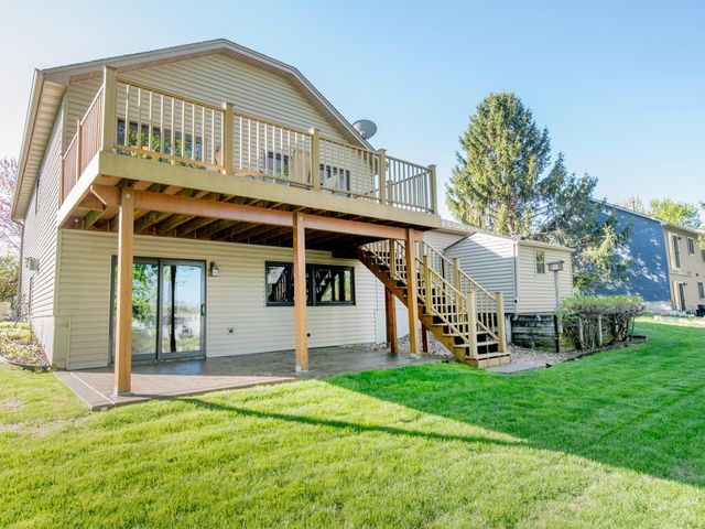 1372 Granite Lane N, Oakdale, MN 55128