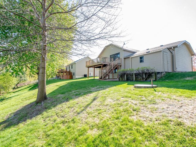 1372 Granite Lane N, Oakdale, MN 55128