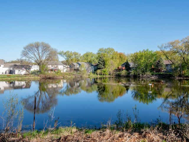 1372 Granite Lane N, Oakdale, MN 55128