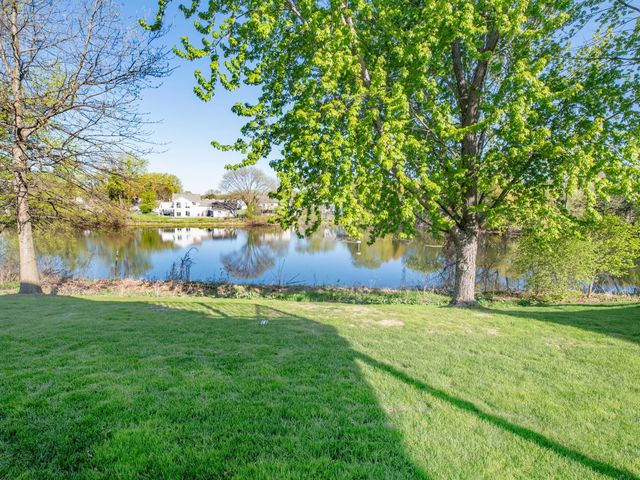 1372 Granite Lane N, Oakdale, MN 55128