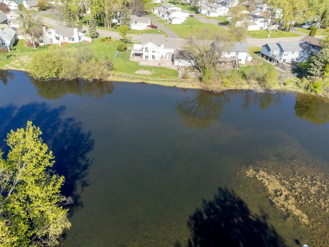 1372 Granite Lane N, Oakdale, MN 55128