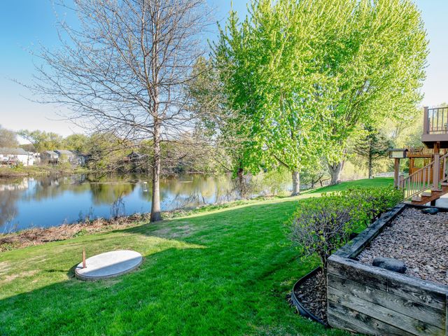 1372 Granite Lane N, Oakdale, MN 55128