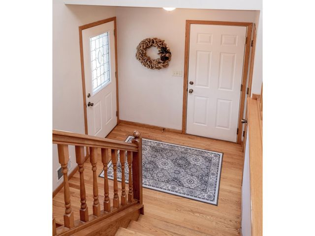 1372 Granite Lane N, Oakdale, MN 55128